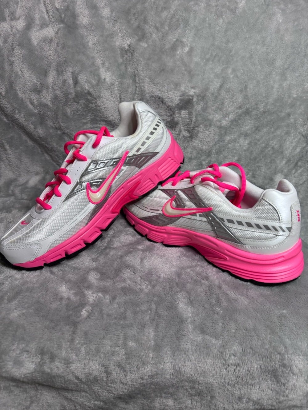 NWOB 👟 Nike White/Pink/Gray Sneakers - Picture 4 of 5